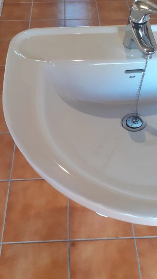 LAVABO DE BAÑO CON PIE Y GRIFO