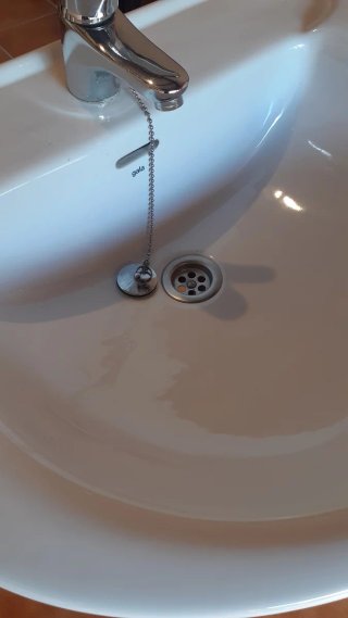LAVABO DE BAÑO CON PIE Y GRIFO