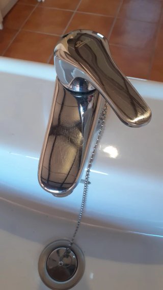 LAVABO DE BAÑO CON PIE Y GRIFO