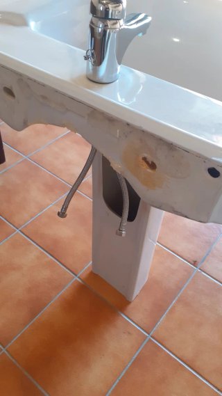 LAVABO DE BAÑO CON PIE Y GRIFO