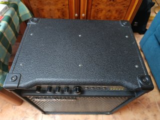 Amplificador de Bajo Hughes & Kettner BK100