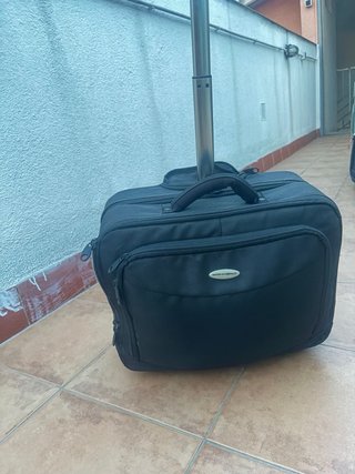 Maletín de viaje con ruedas. Marca Hammond