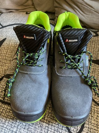 Zapatos de seguridad Bellota grises y verdes