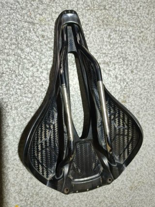 Sillín Specialized Power Comp Carbono 143mm