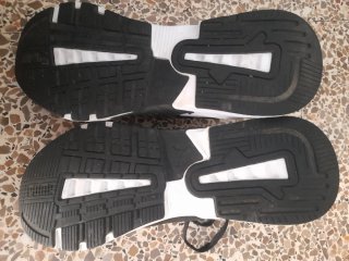 Zapatillas Puma Negras y Blancas