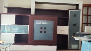 Mueble librería salón madera y cristal