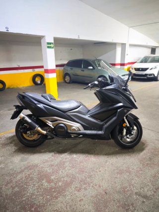 Kymco AK 550 Maxi Scooter Negra
