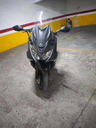 Kymco AK 550 Maxi Scooter Negra