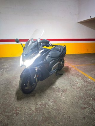 Kymco AK 550 Maxi Scooter Negra
