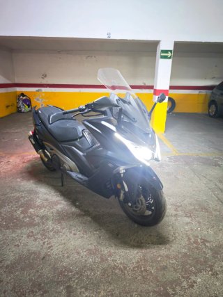 Kymco AK 550 Maxi Scooter Negra
