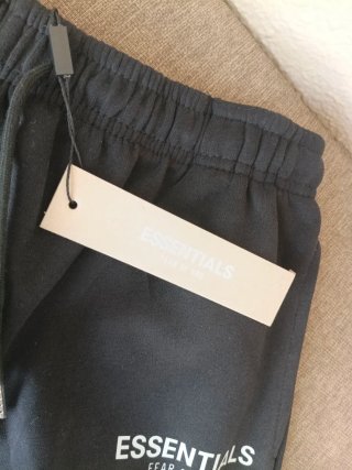Pantalón corto ESSENTIALS negro