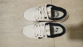 Zapatillas deportivas azul y beige y negras
