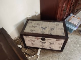 Baúl decorativo con mariposas