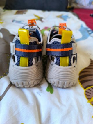 Sandalia deportiva niño Zara(número 32)
