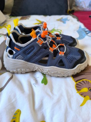 Sandalia deportiva niño Zara(número 32)