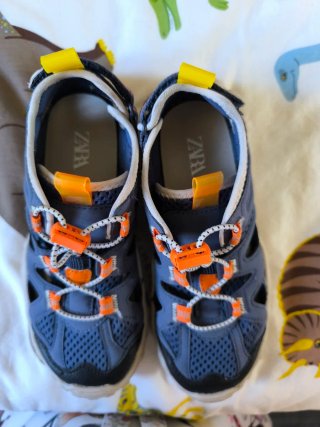 Sandalia deportiva niño Zara(número 32)