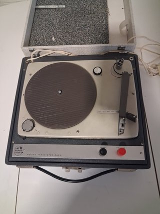 Tocadiscos Portátil Cosmo 320 Transistorizado