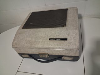 Tocadiscos Portátil Cosmo 320 Transistorizado