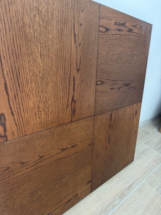 Mesa cuadrada de madera