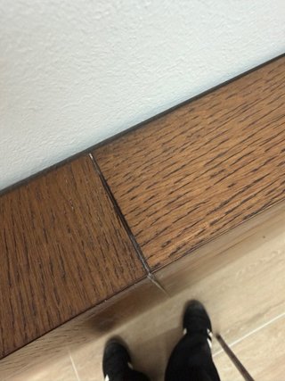 Mesa cuadrada de madera