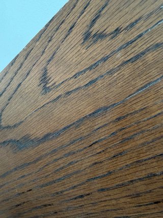 Mesa cuadrada de madera