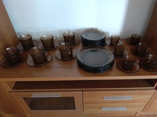Juego de tazas y platos de cristal marrón