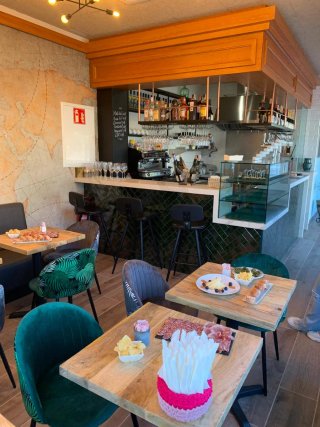 traspaso bar cafetería en pleno funcionamiento .