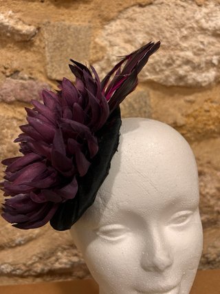 Tocado de boda morado y negro sin estrenar