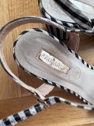Sandalias de tacón con estampado de rayas