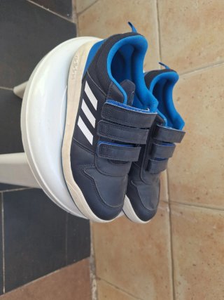 Zapatillas Adidas niño negras y azules