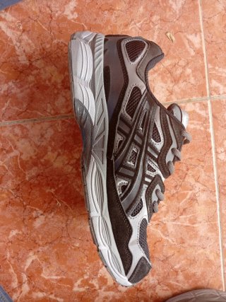 Zapatillas Asics Negras y Grises