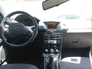Opel Astra 2011