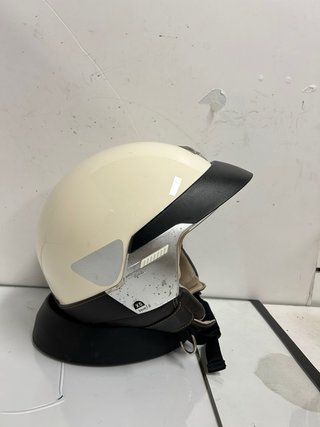Casco Jet Scorpion EXO-100.