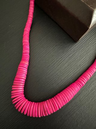 Collar rosa de cuentas