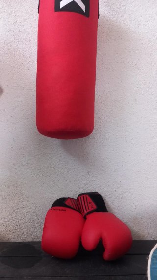 Saco de boxeo Outshock rojo