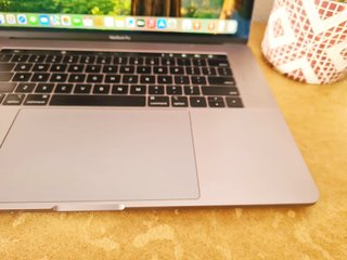 MACBOOK PRO 15'' 2018 i7 16GB 256GB SSD 4GB GPU