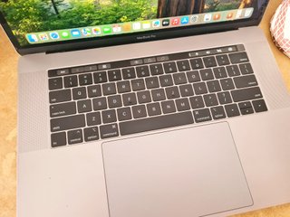 MACBOOK PRO 15'' 2018 i7 16GB 256GB SSD 4GB GPU
