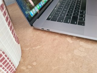 MACBOOK PRO 15'' 2018 i7 16GB 256GB SSD 4GB GPU