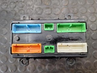 Renault 110631 7421313713p05 centralita premium