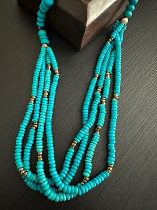 Collar Turquesa y Dorado Múltiples Hilos