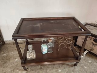 Mesa televisión con ruedas