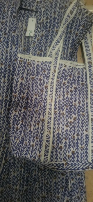 Conjunto vestido y bolso estampado