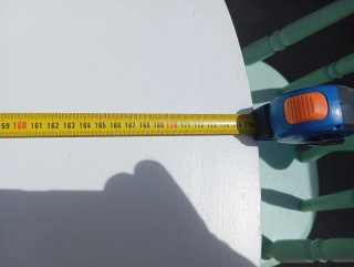 Mesa ovalada y 4 sillas de madera