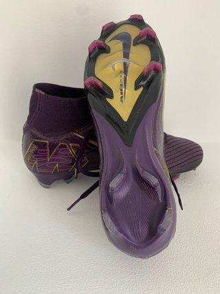 Botas de fútbol Nike Mercurial moradas talla 36,5