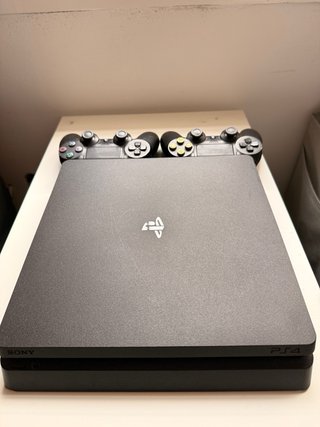 PS4 Slim Negra + 2 Mandos