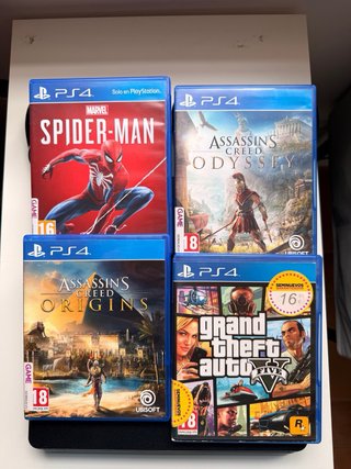 PS4 Slim Negra + 2 Mandos