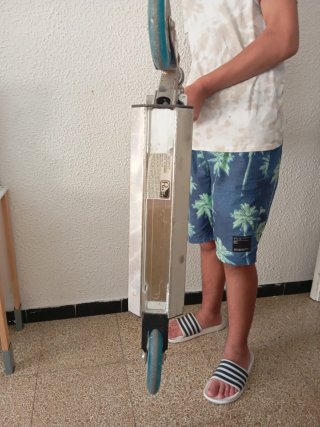 Patinete infantil plateado y azul
