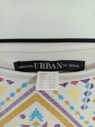 Vestido blanco con estampado geométrico