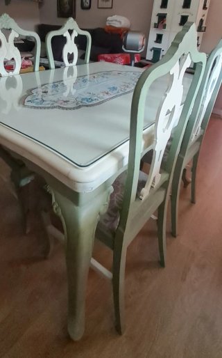 Mesa comedor y 4 sillas
