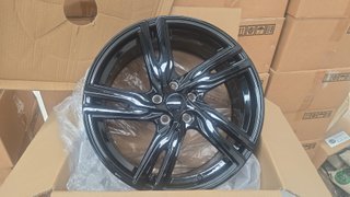 Llantas Volvo 5x108 18x8 Negro Brillante
